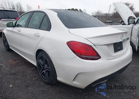 2019 Mercedes-Benz C 300 4Matic z USA, uszkodzony, nr VIN 55SWF8EB4KU304713